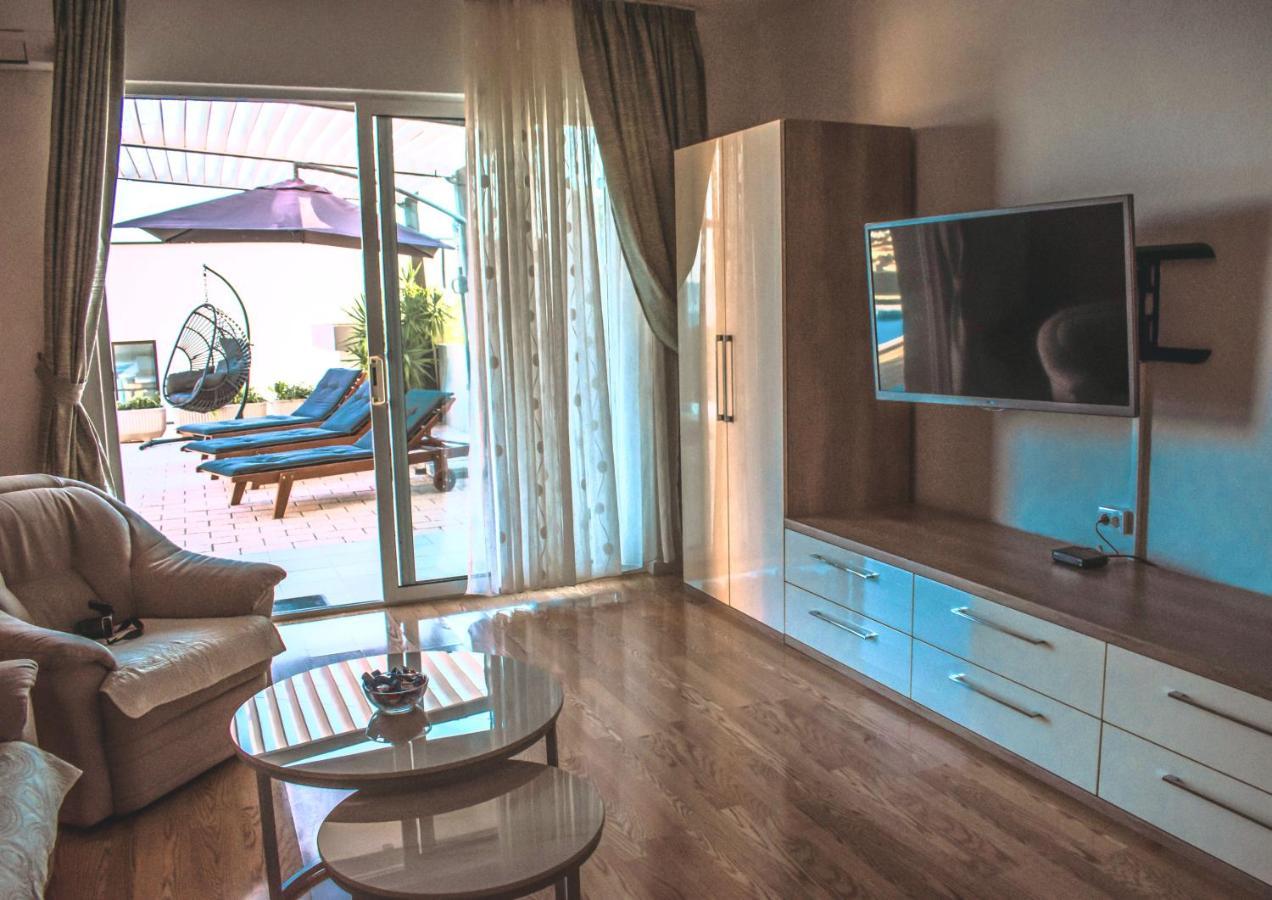 Apartment With Private Pool "Patricia" Makarska Dış mekan fotoğraf