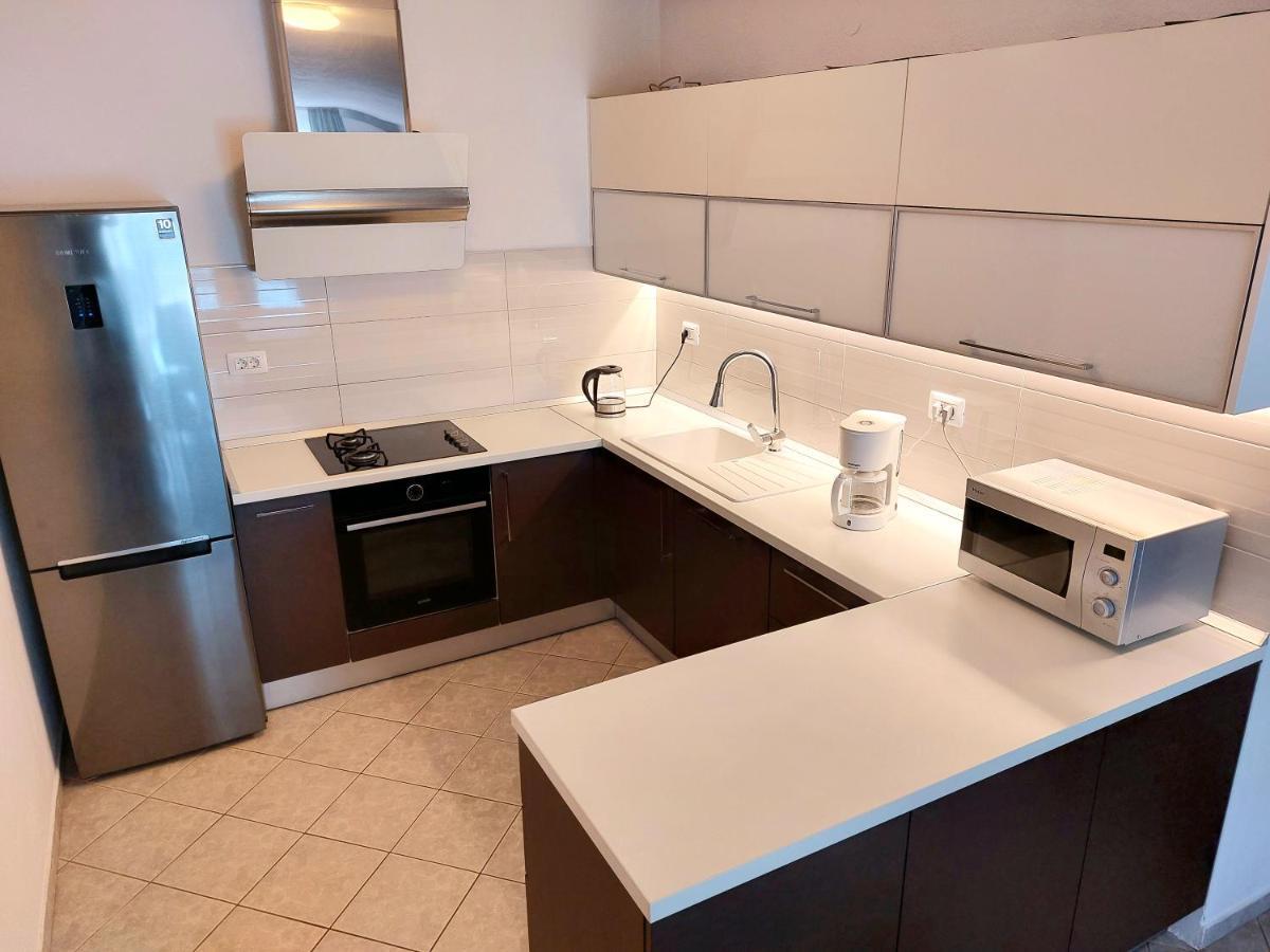 Apartment With Private Pool "Patricia" Makarska Dış mekan fotoğraf