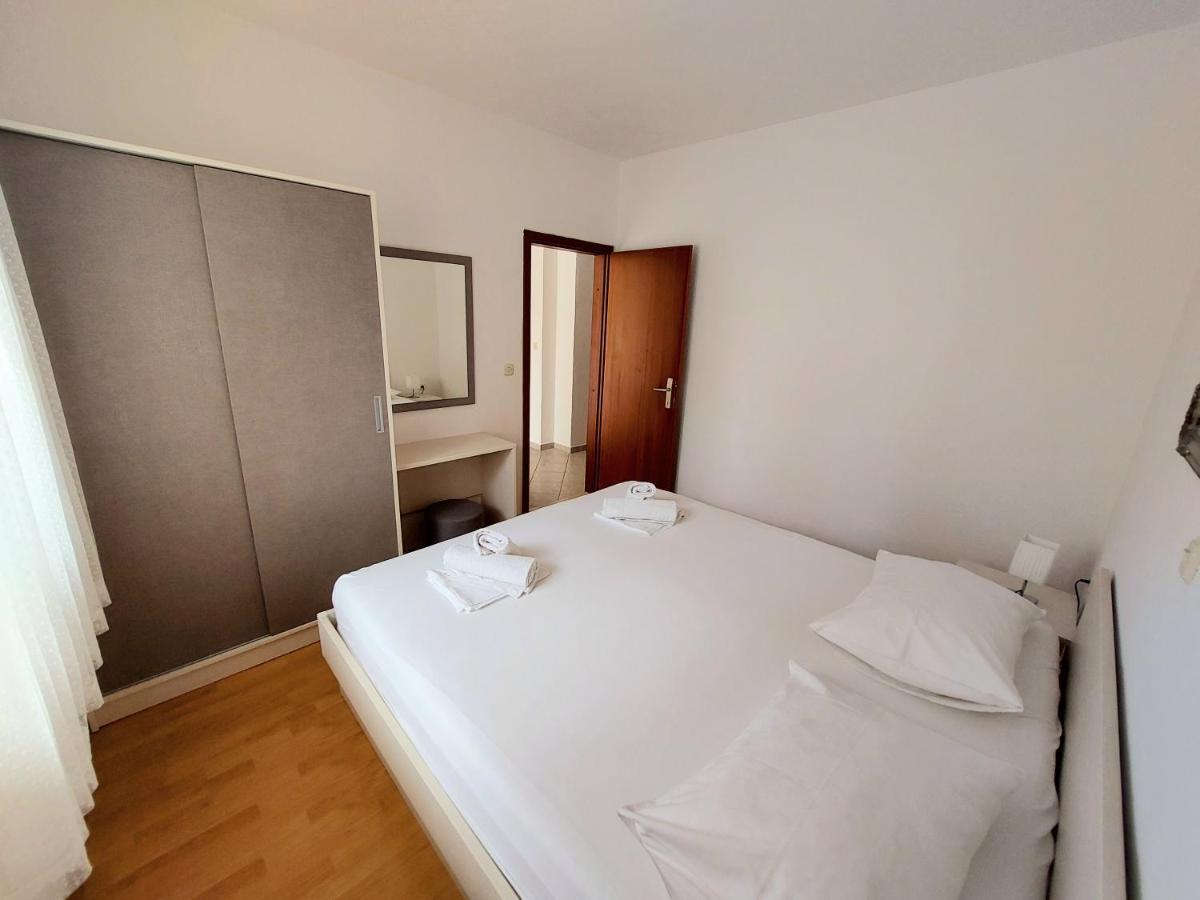 Apartment With Private Pool "Patricia" Makarska Dış mekan fotoğraf